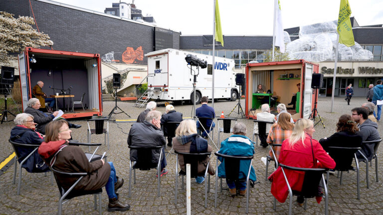 Wittener Tage für neue Kammermusik: Aufführung vor Saalbau Witten. (Foto: WDR/Claus Langer)